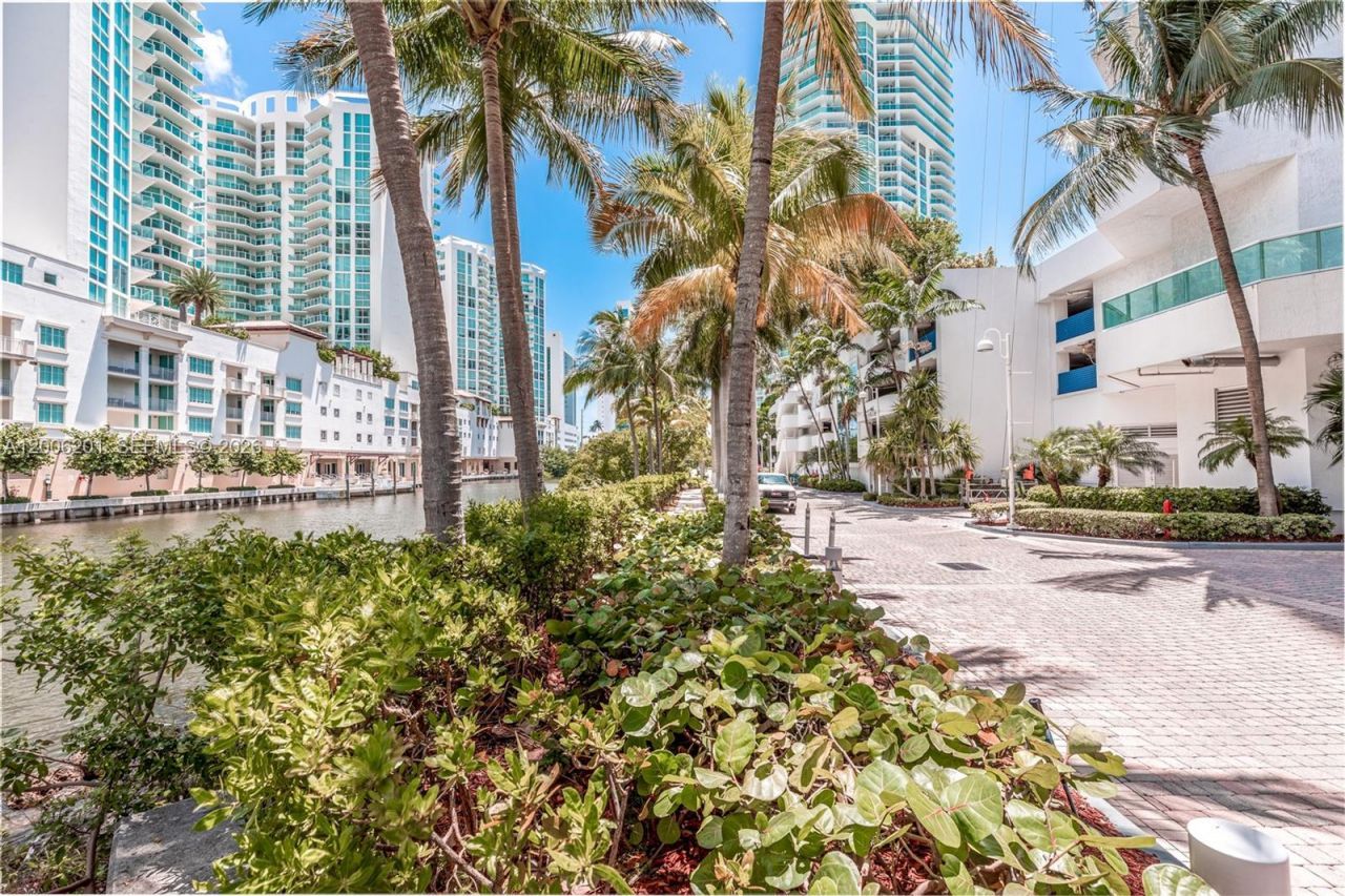16500 Collins Ave , Unit 655, Sunny Isles Beach, FL 33160 Photo