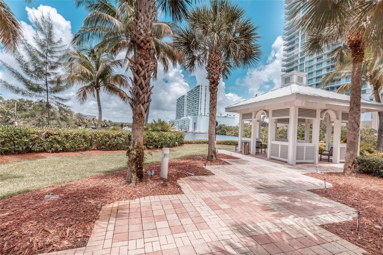 16500 Collins Ave , Unit 655, Sunny Isles Beach, FL 33160 Photo