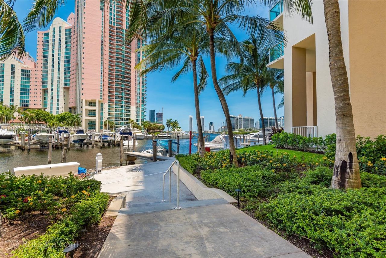 3340 NE 190th St, Unit 409, Aventura, FL 33180 Photo