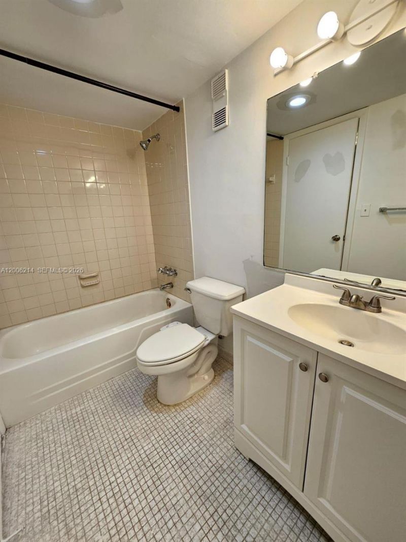 1200 NE Miami Gardens Dr, Unit 812W, Miami, FL 33179 Photo