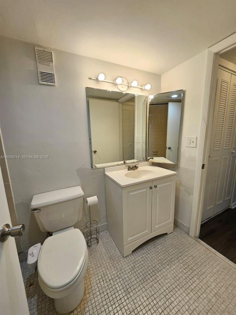 1200 NE Miami Gardens Dr, Unit 812W, Miami, FL 33179 Photo