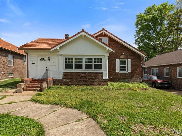 910 Country Club Drive, Pasadena Park, MO 63121