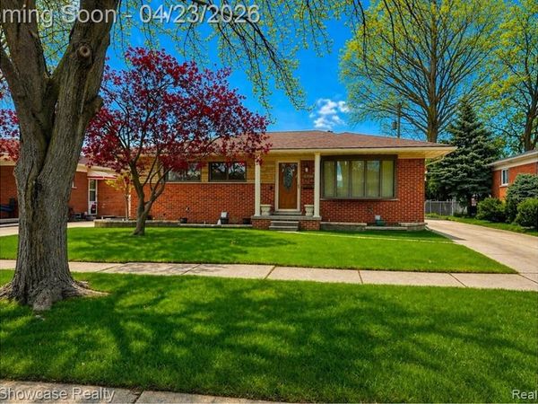 6206 Berwyn Street , Dearborn Heights, MI 48127