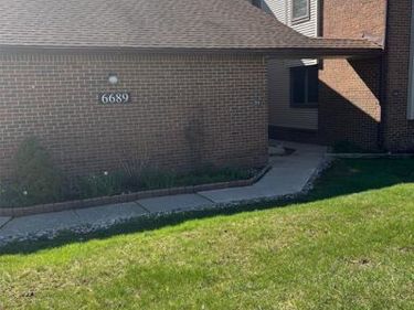 6689 Ridgefield Circle, West Bloomfield Twp, MI 48322