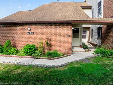 6689 Ridgefield Circle, West Bloomfield Twp, MI 48322