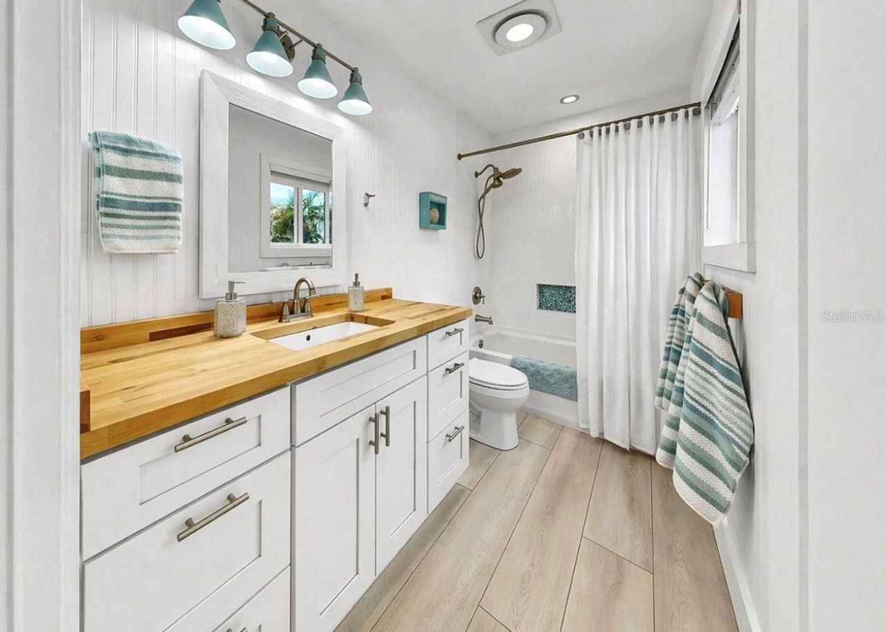 8096 Glenbrooke Lane, Sarasota, FL 34243 Photo