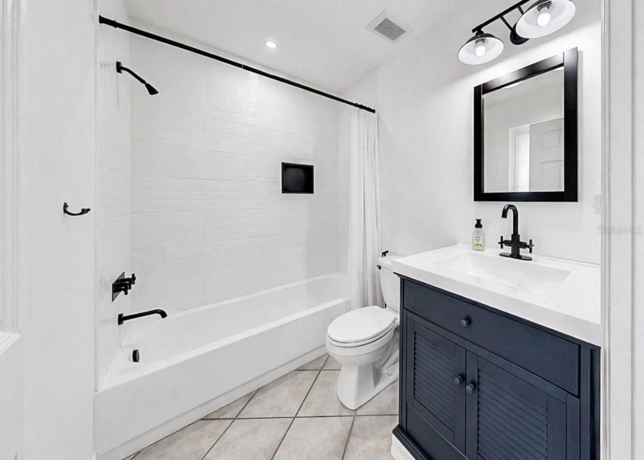 8096 Glenbrooke Lane, Sarasota, FL 34243 Photo