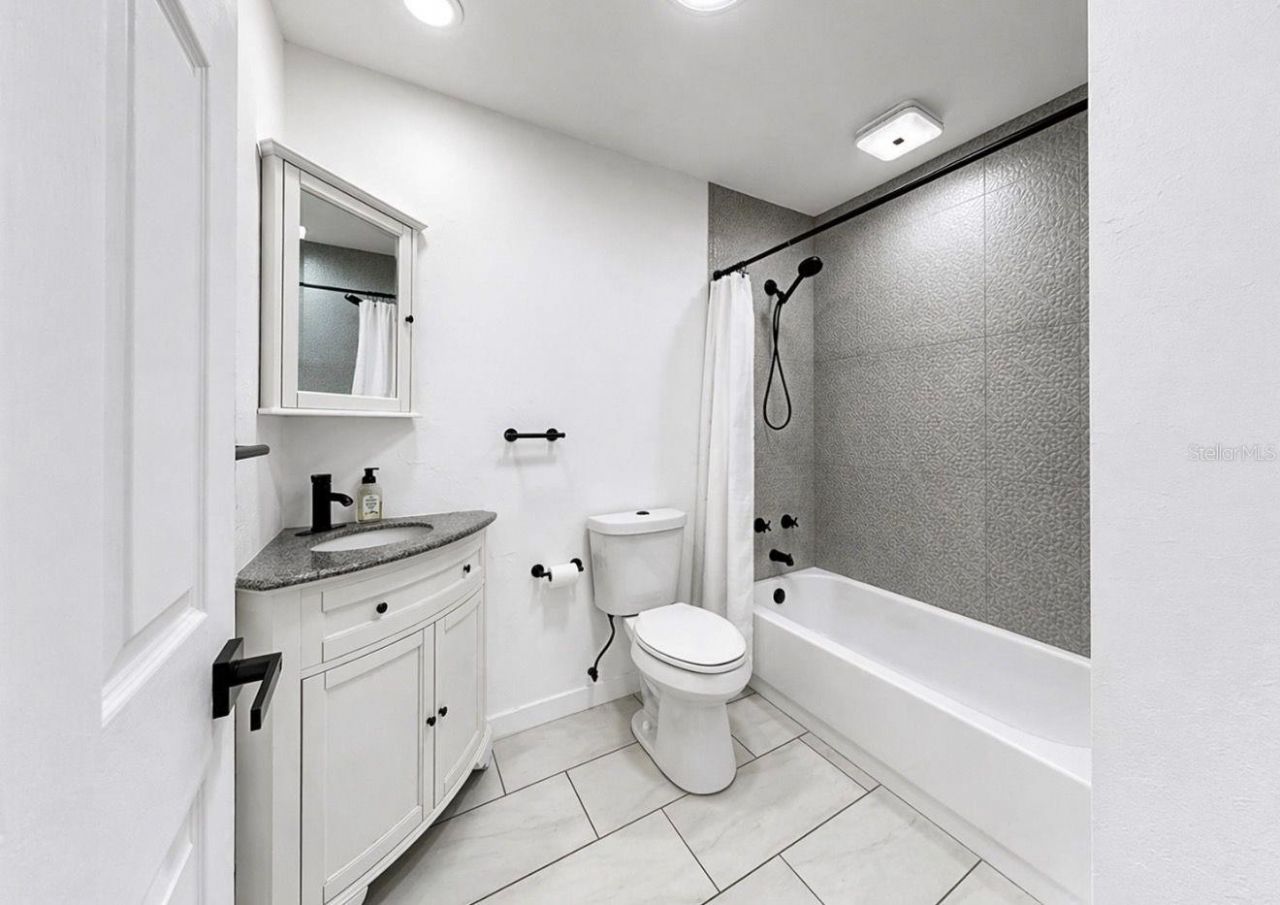 8096 Glenbrooke Lane, Sarasota, FL 34243 Photo