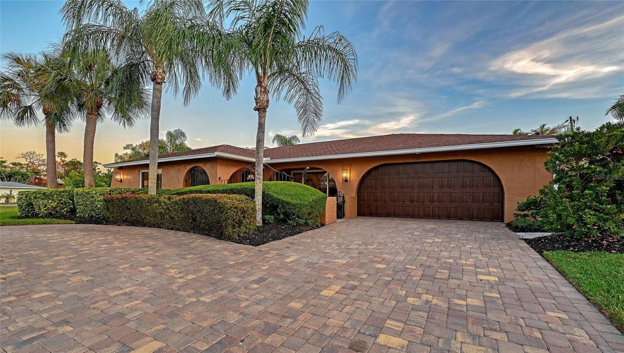 7137 Westmoreland Drive , Sarasota, FL 34243 Photo