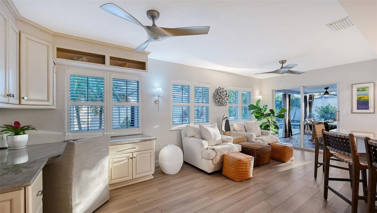 7137 Westmoreland Drive , Sarasota, FL 34243 Photo