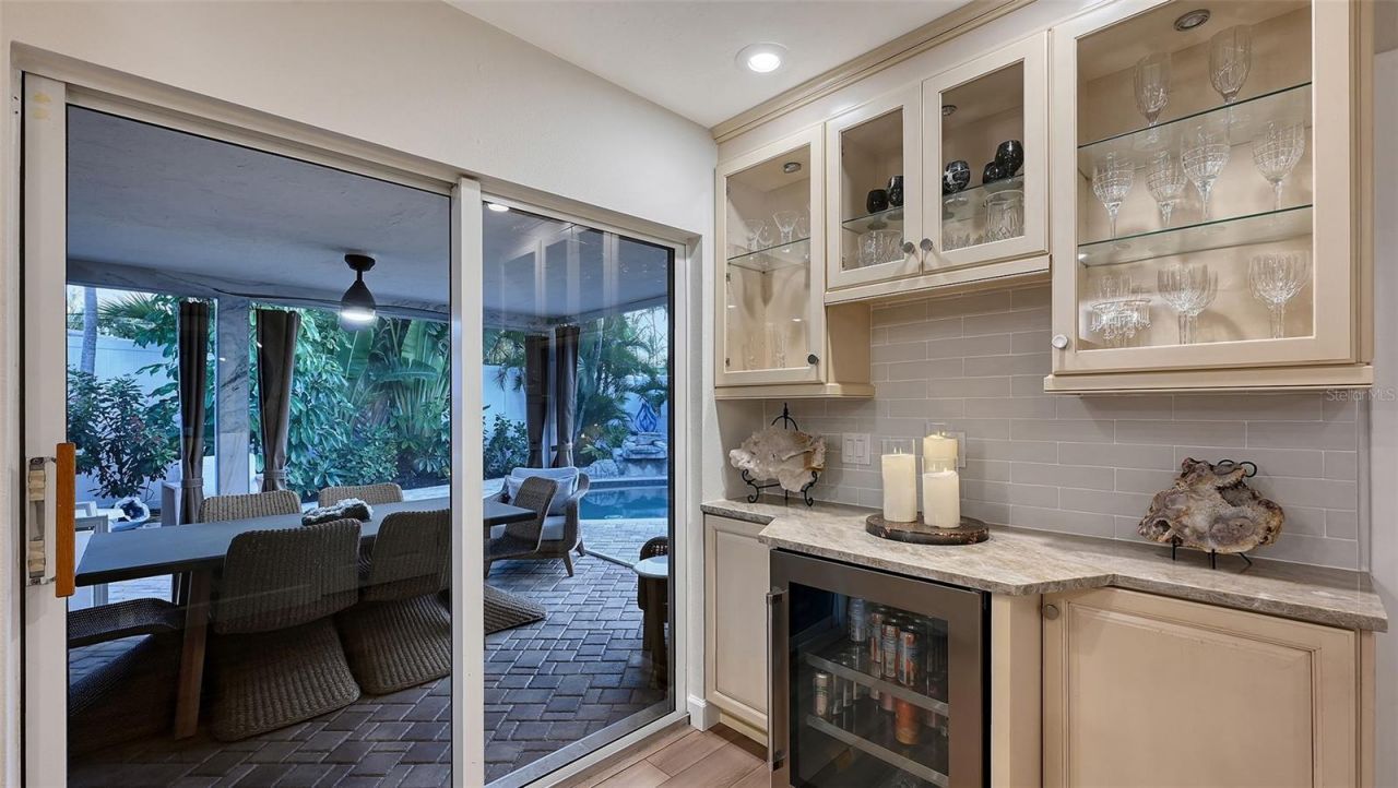 7137 Westmoreland Drive , Sarasota, FL 34243 Photo