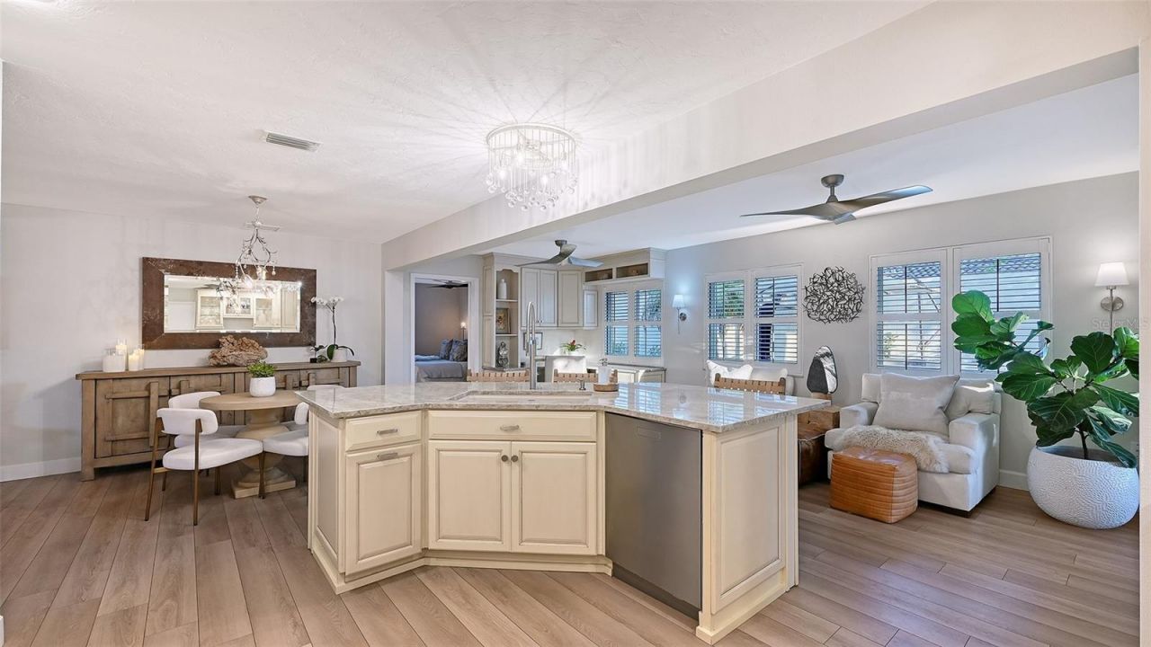 7137 Westmoreland Drive , Sarasota, FL 34243 Photo