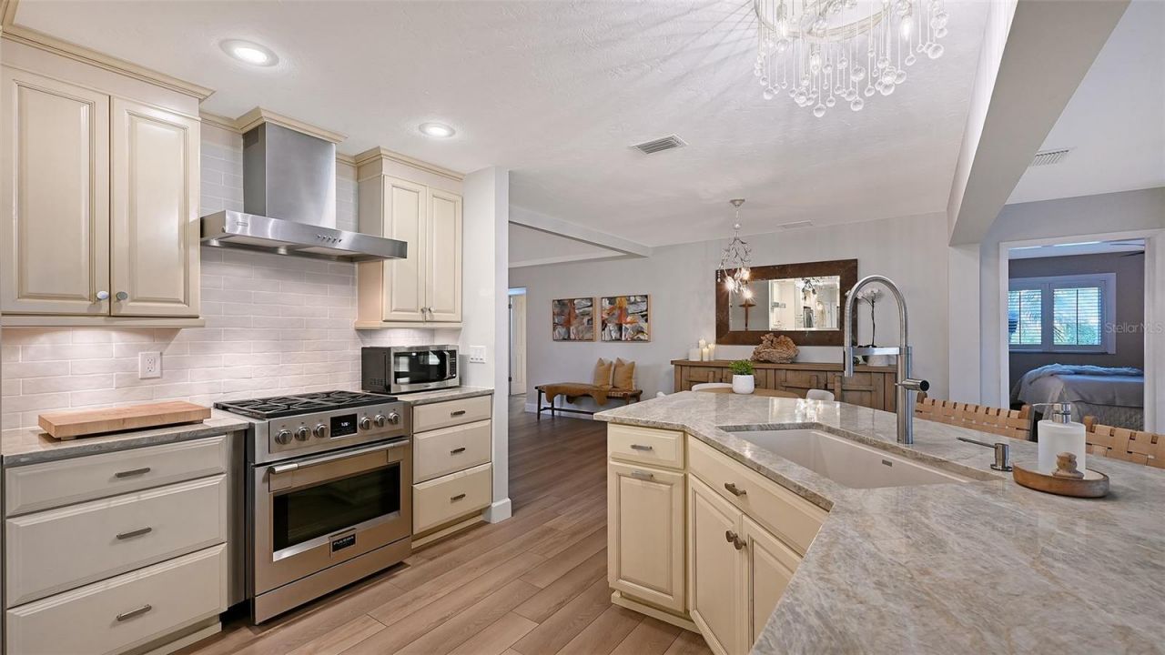 7137 Westmoreland Drive , Sarasota, FL 34243 Photo