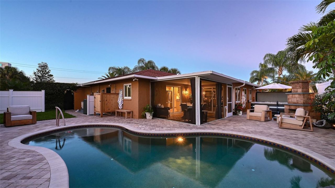 7137 Westmoreland Drive , Sarasota, FL 34243 Photo