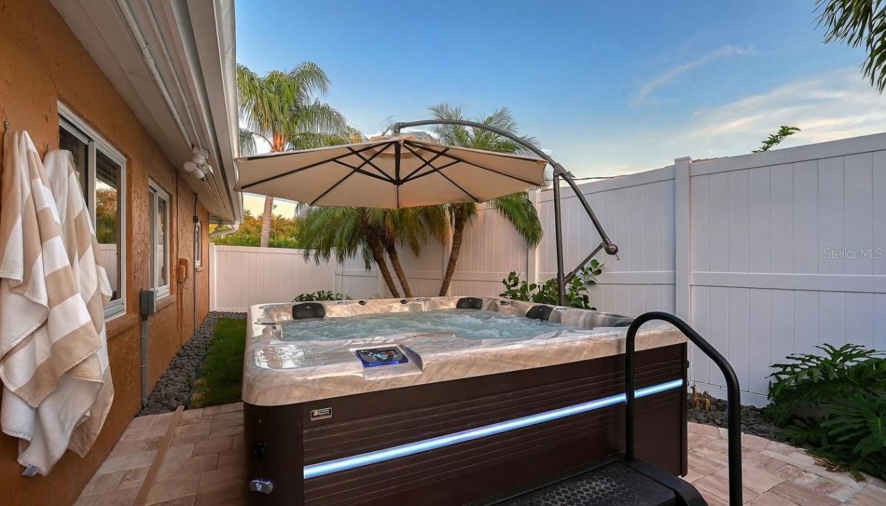 7137 Westmoreland Drive , Sarasota, FL 34243 Photo