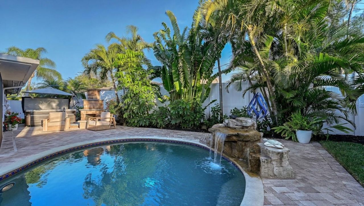 7137 Westmoreland Drive , Sarasota, FL 34243 Photo