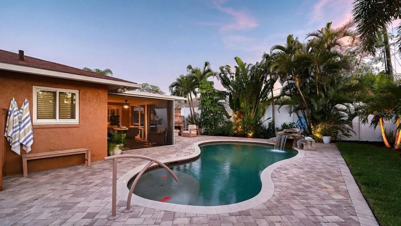 7137 Westmoreland Drive , Sarasota, FL 34243 Photo