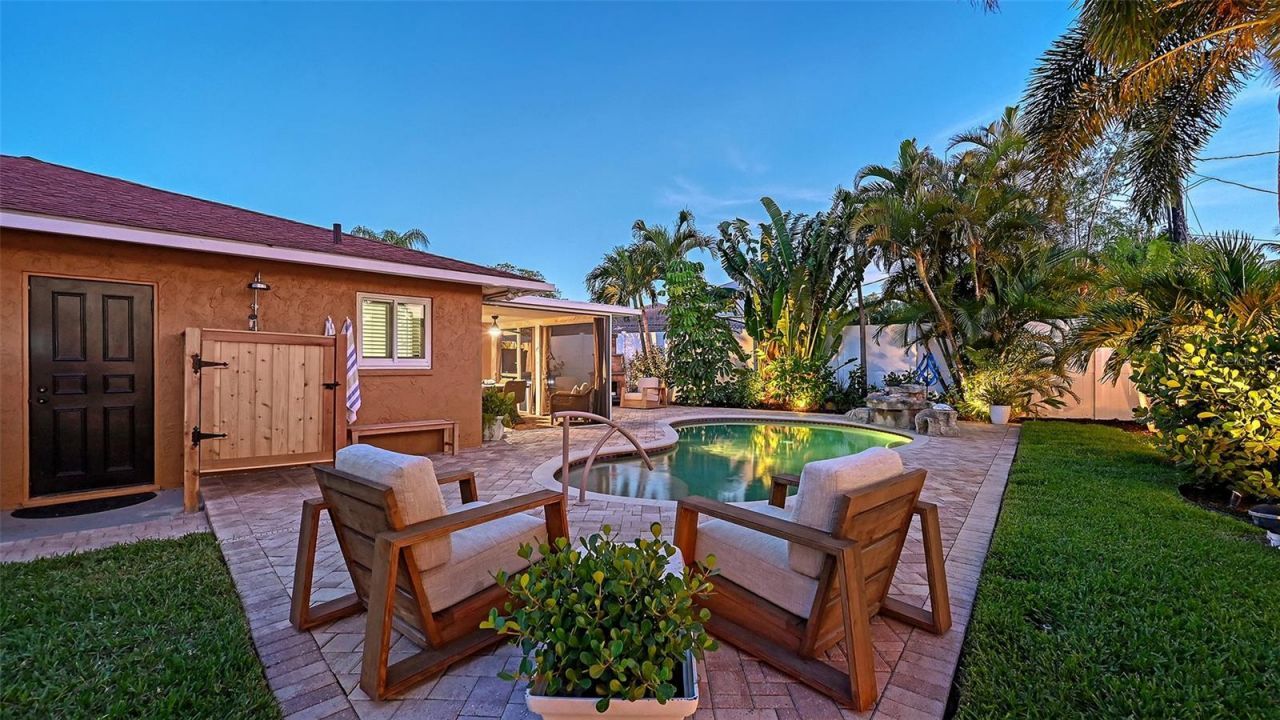 7137 Westmoreland Drive , Sarasota, FL 34243 Photo