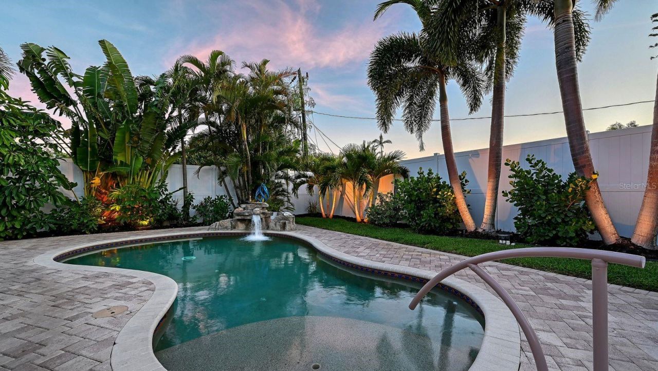 7137 Westmoreland Drive , Sarasota, FL 34243 Photo