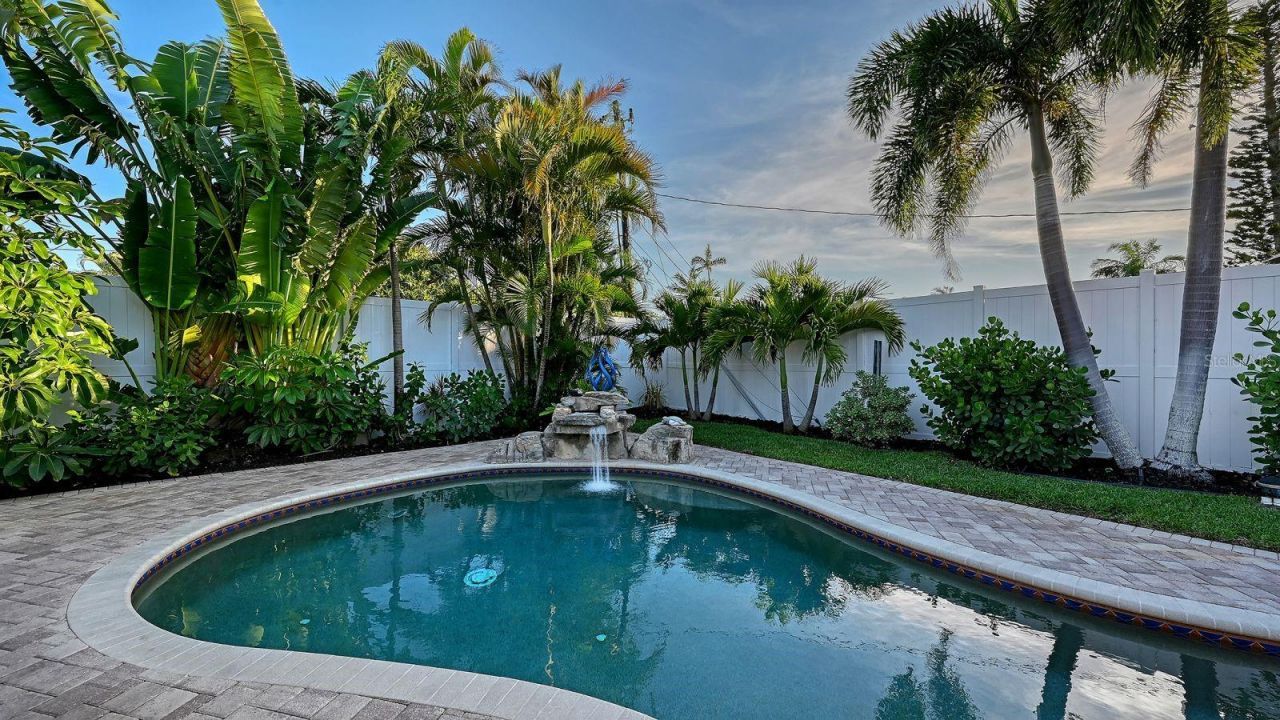 7137 Westmoreland Drive , Sarasota, FL 34243 Photo