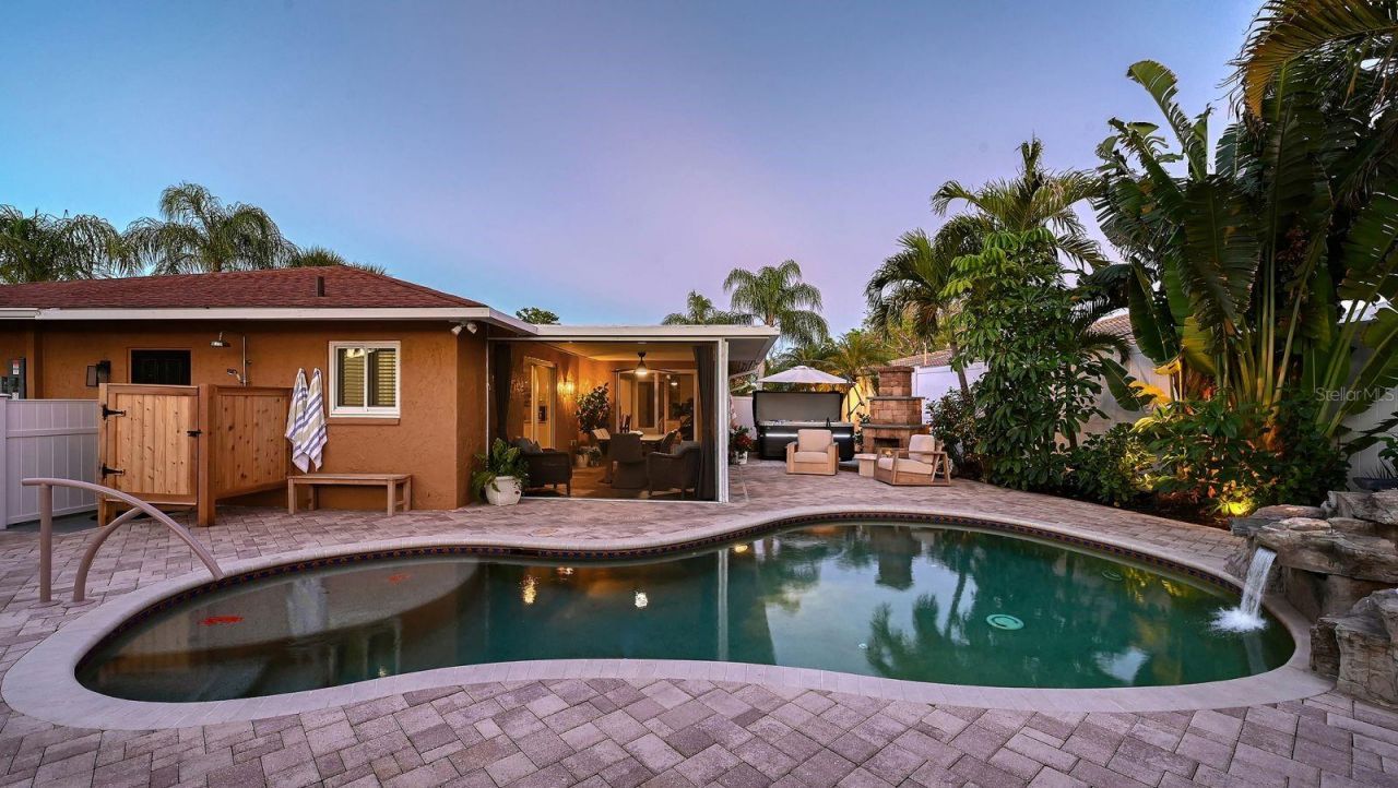 7137 Westmoreland Drive , Sarasota, FL 34243 Photo