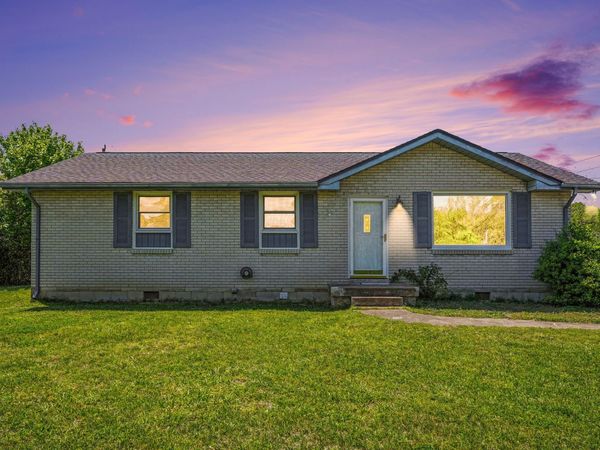 1404 Alton Dr , Pleasant View, TN 37146