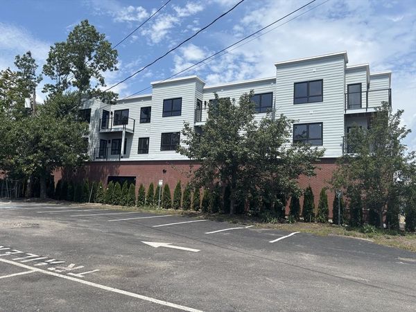 1391 Main Street, Unit 207, Walpole, MA 02081