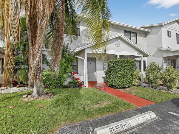 10431 NW 3rd St, Pembroke Pines, FL 33026