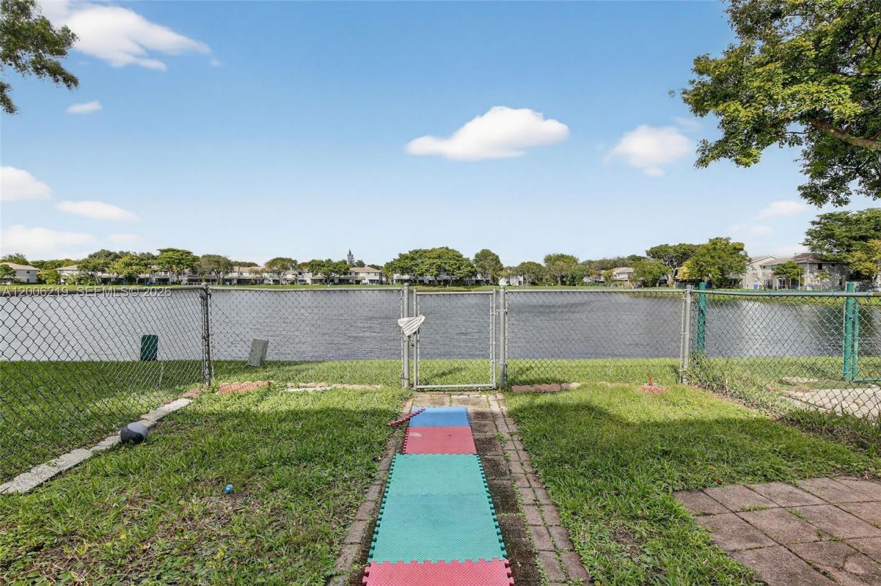 10431 NW 3rd St, Pembroke Pines, FL 33026 Photo