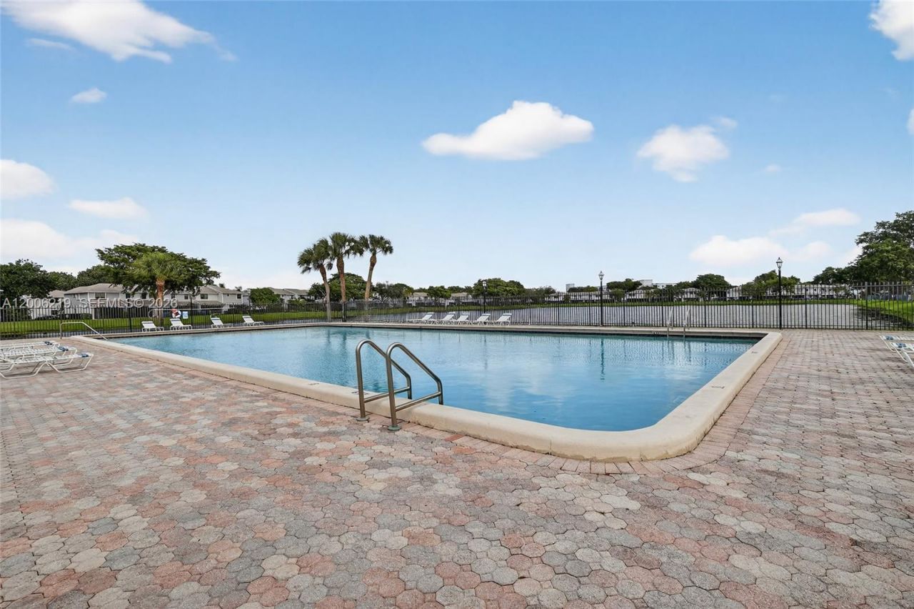 10431 NW 3rd St, Pembroke Pines, FL 33026 Photo