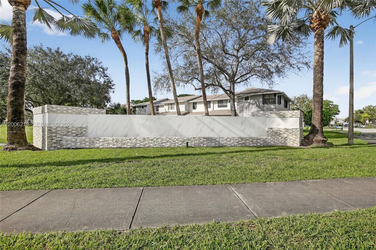 10431 NW 3rd St, Pembroke Pines, FL 33026 Photo
