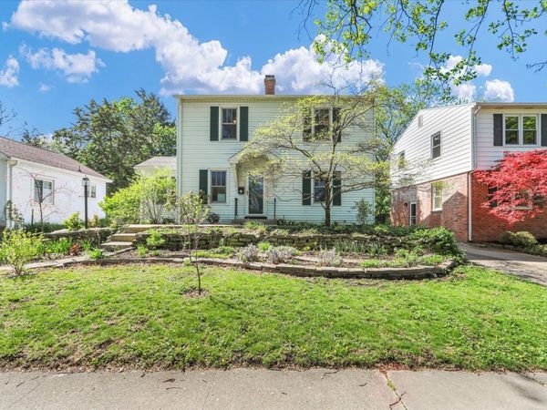 911 W Daniel Street , Champaign, IL 61821