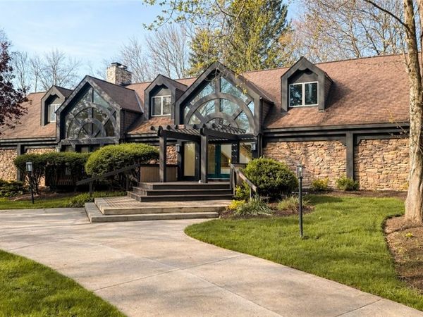 1180 Meadow Spur , Akron, OH 44333