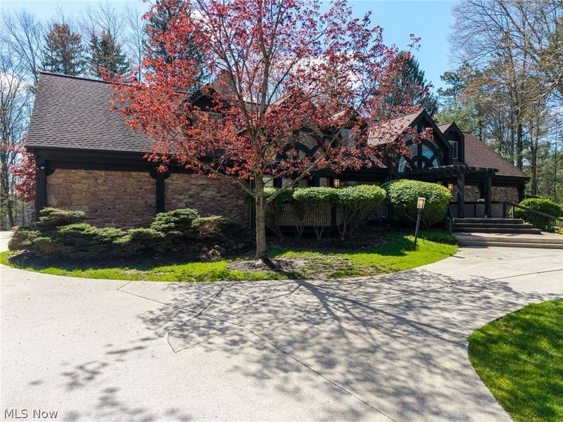 1180 Meadow Spur, Akron, OH 44333 Photo 4