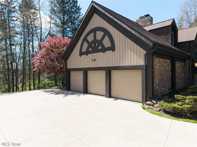 1180 Meadow Spur, Akron, OH 44333 Photo 5