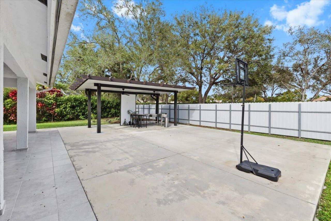 20221 NW 8th Street, Pembroke Pines, FL 33029 Photo