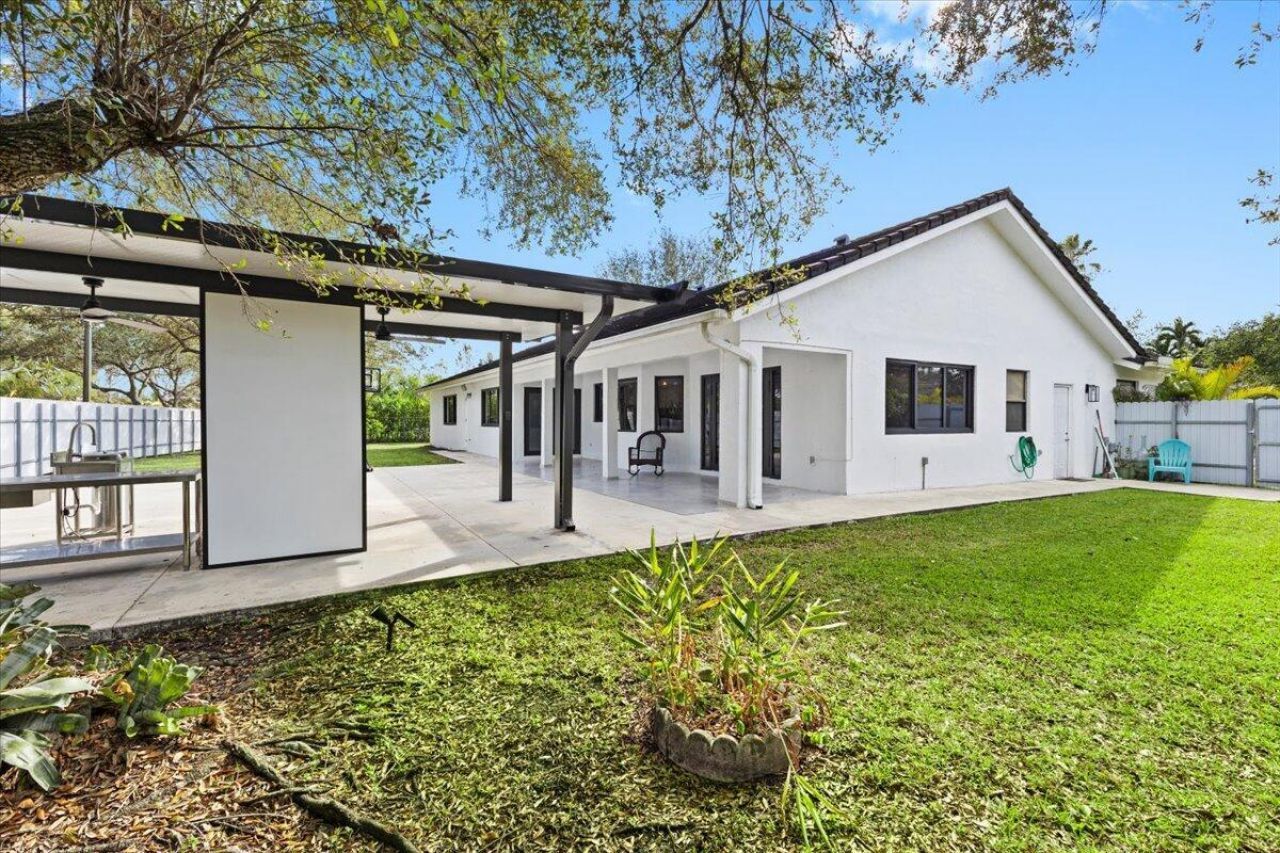 20221 NW 8th Street, Pembroke Pines, FL 33029 Photo