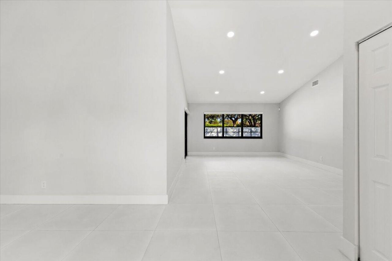 20221 NW 8th Street, Pembroke Pines, FL 33029 Photo