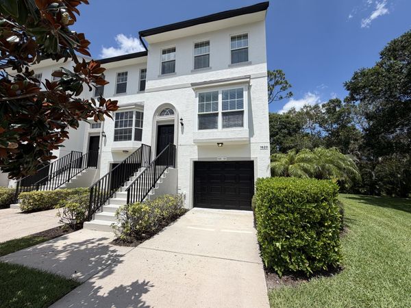 1620 42nd Square, Unit 104, Vero Beach, FL 32960