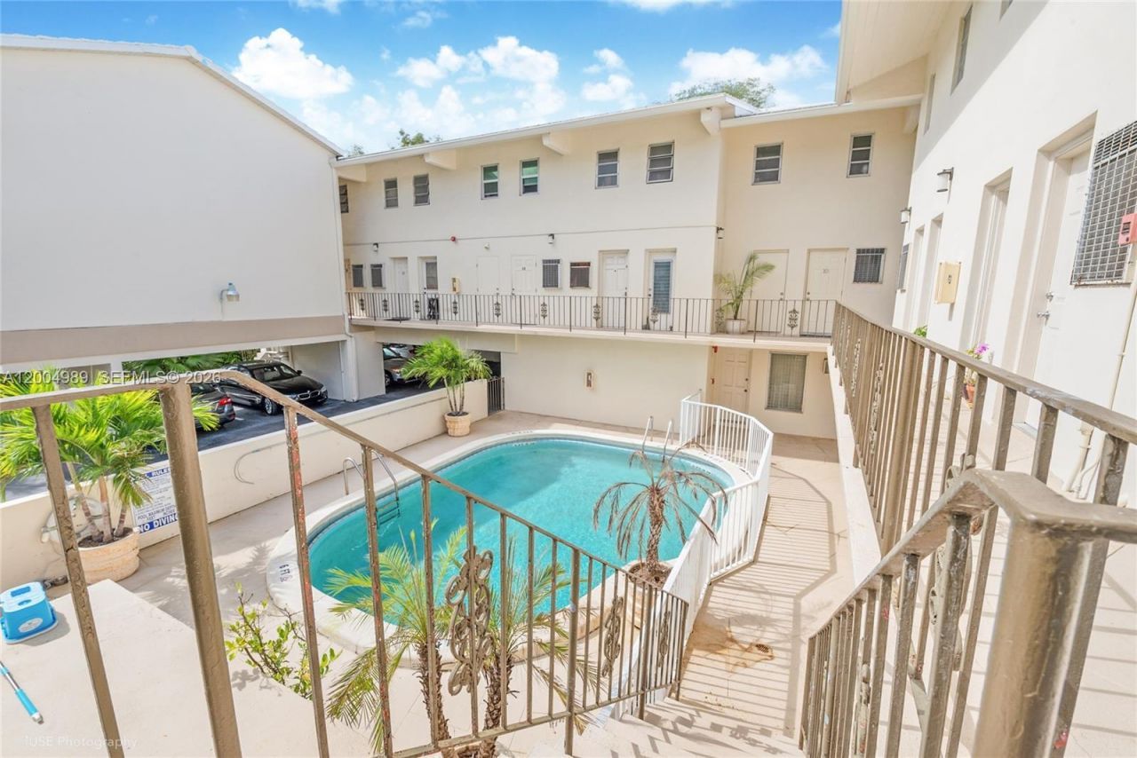 234 Antiquera Ave, Unit 9, Coral Gables, FL 33134 Photo