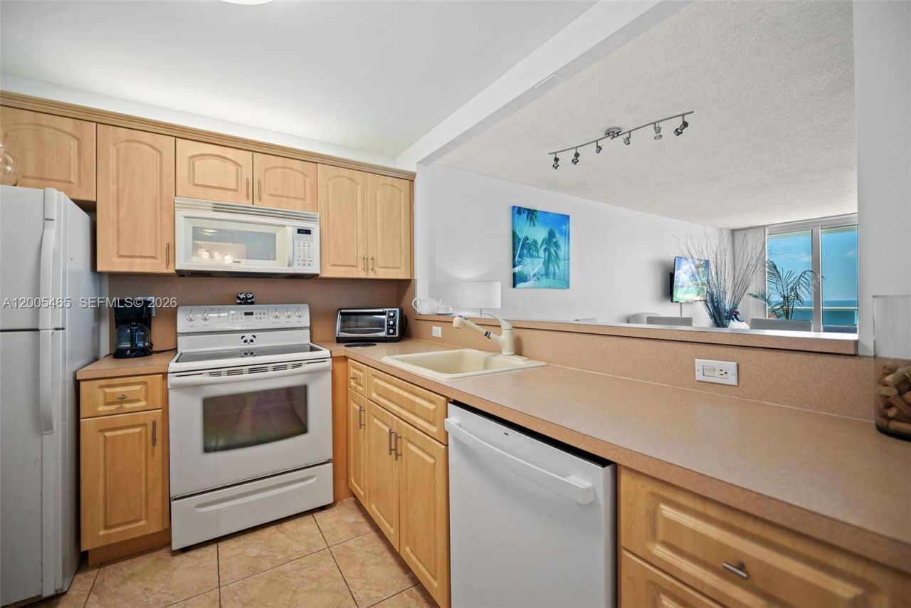3725 S Ocean Dr, Unit 1212, Hollywood, FL 33019 Photo