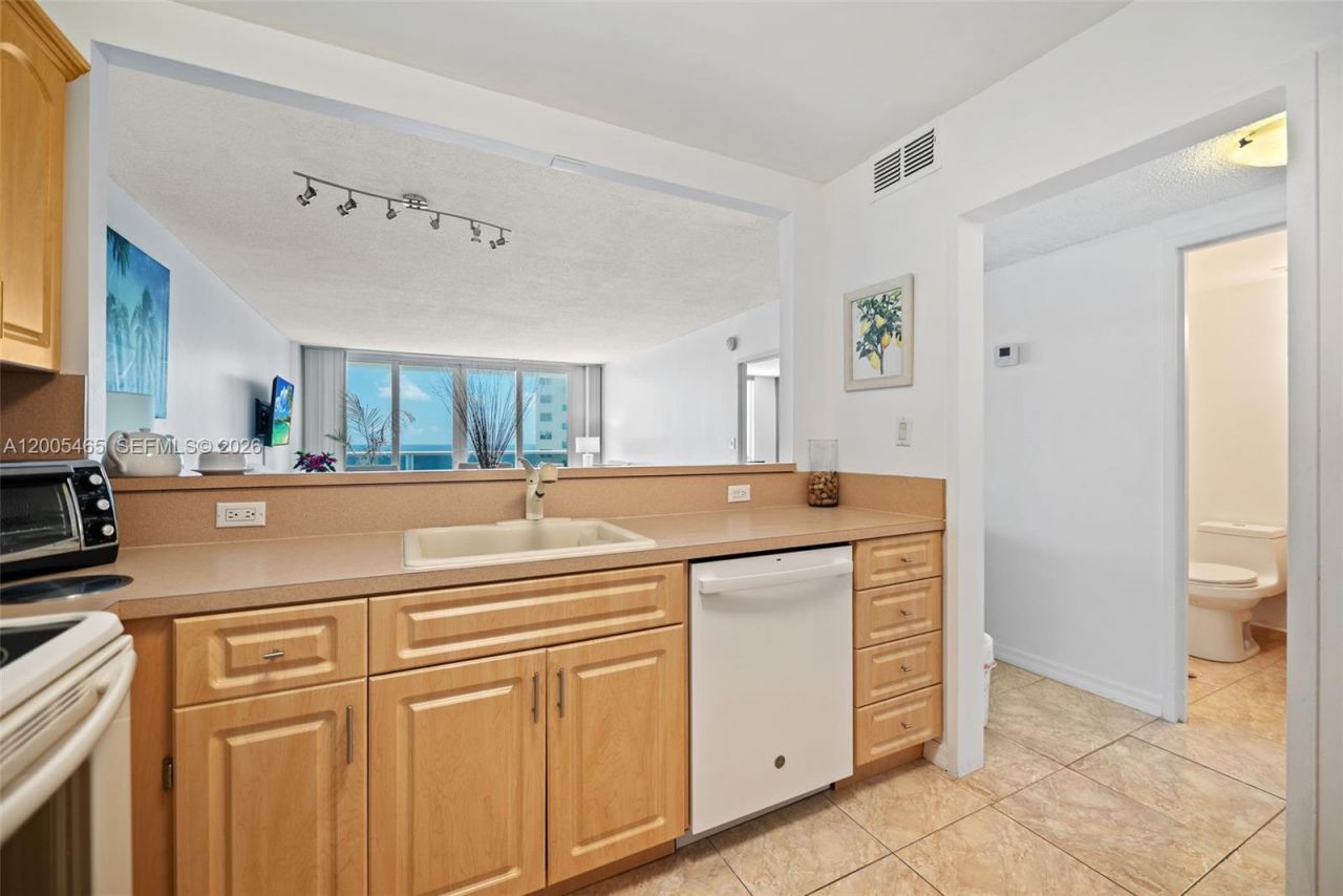 3725 S Ocean Dr, Unit 1212, Hollywood, FL 33019 Photo