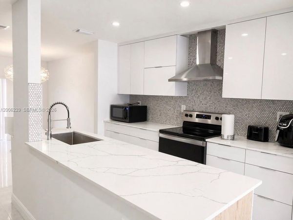 8224 NW 9th Ct, Unit 3, Plantation, FL 33324