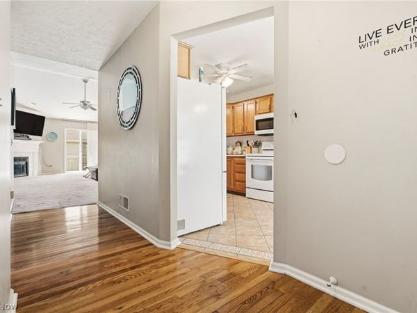 3198 Mariners Island Drive NW, Canton, OH 44708