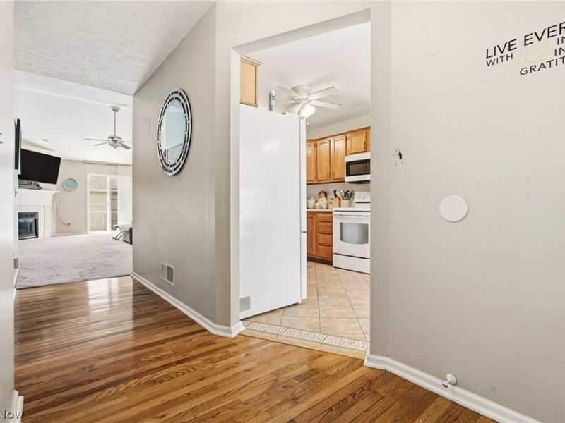 3198 Mariners Island Drive NW, Canton, OH 44708 Photo 3