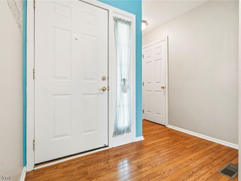 3198 Mariners Island Drive NW, Canton, OH 44708 Photo 4