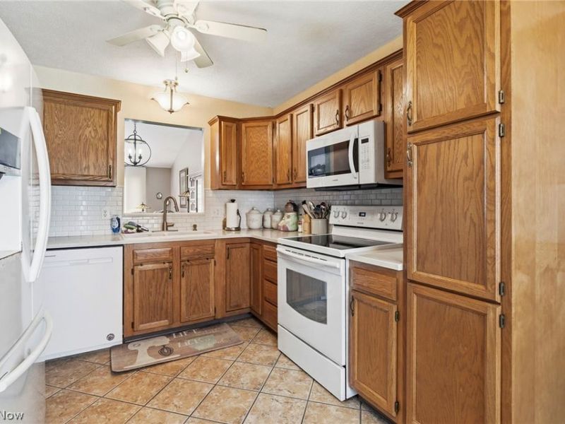 3198 Mariners Island Drive NW, Canton, OH 44708 Photo 8