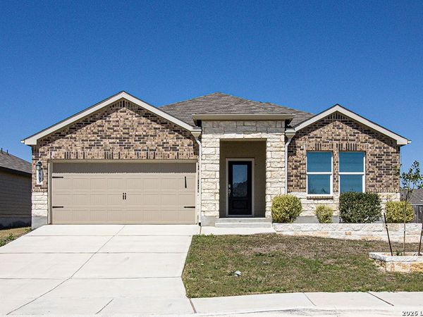 2700 SAN MARTIN LN, Seguin, TX 78155