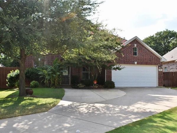 3821 Sandlin Street , Grapevine, TX 76092