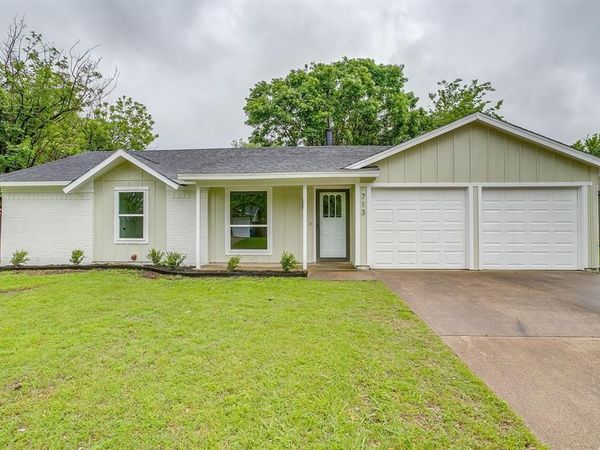 713 Vaughn Drive , Burleson, TX 76028
